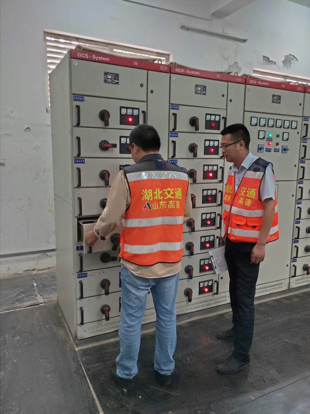 钟祥收费站组织开展了全方位、拉网式安全隐患大排查.jpg 钟祥收费站组织开展了全方位、拉网式安全隐患大排查.jpg